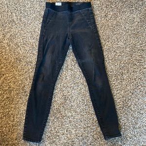 Women’s Gap Pull On Black Legging size 27 regular